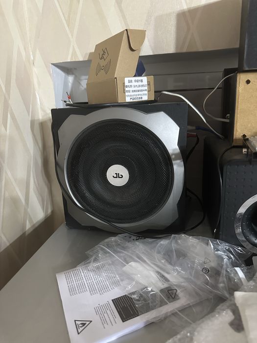 Продам сабвуфер с колонками