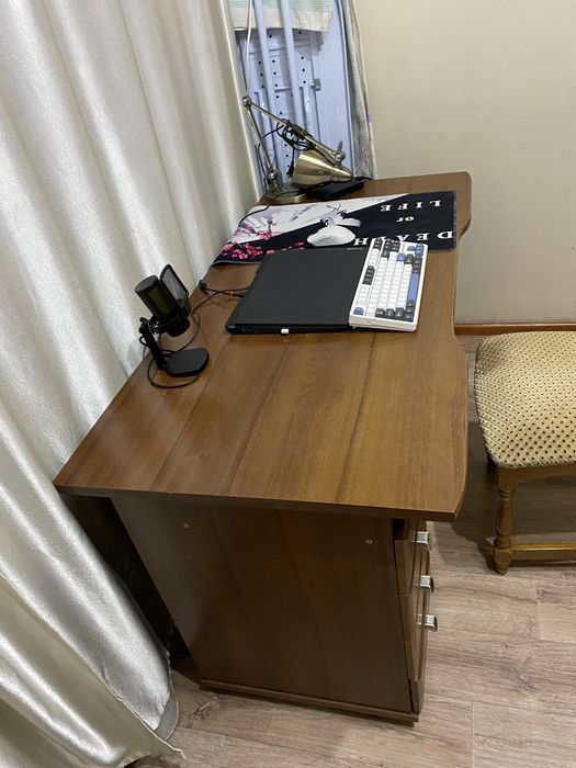 Рабочий стол в отличном состоянии