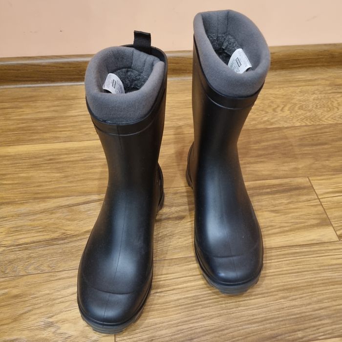 Продавам дамски гумени ботуши Декатлон