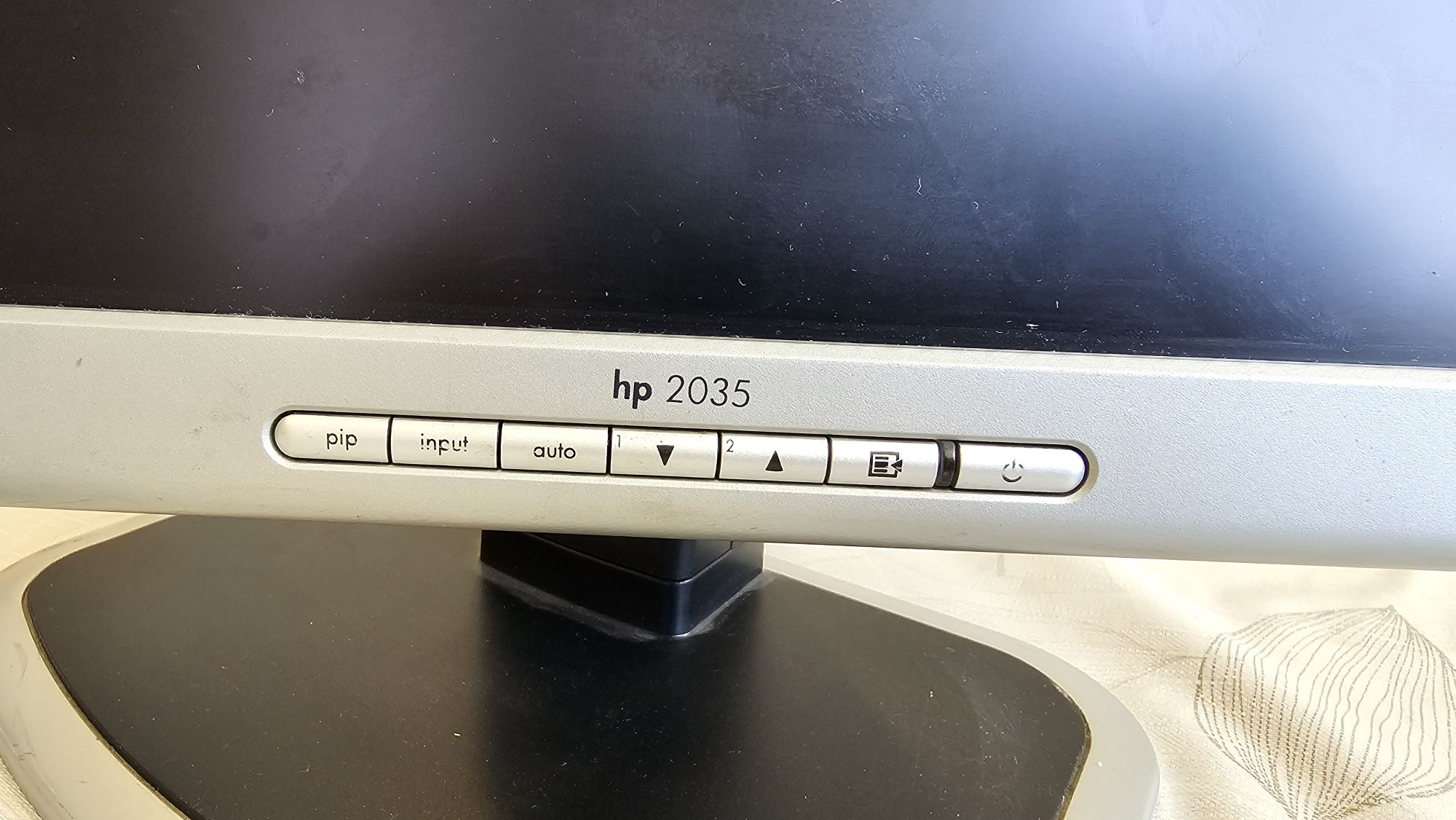 Продавам монитор hp 20 35