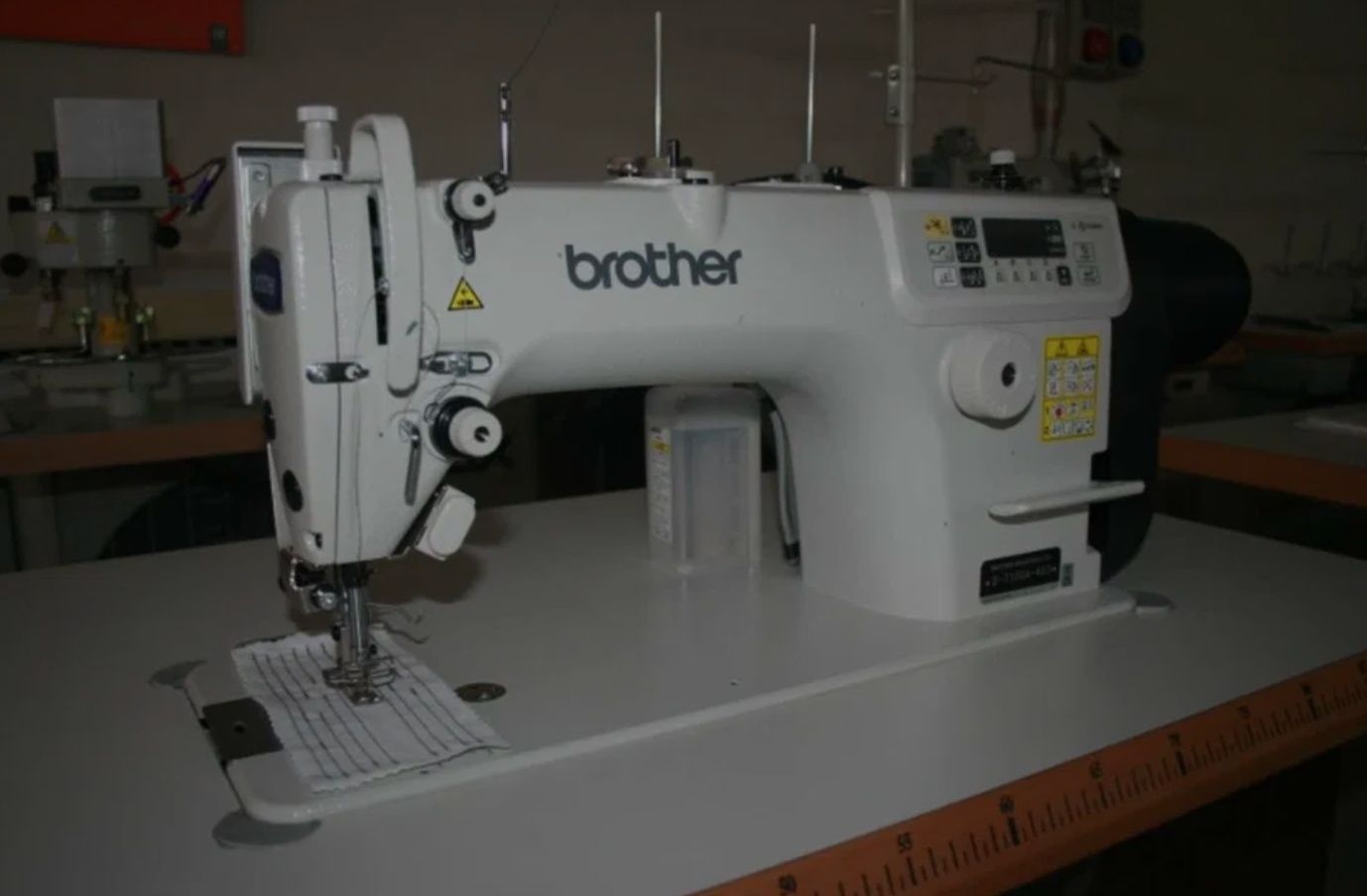 Masina de cusut Brother S-7100A-403