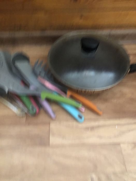 Продам сковородку и кухонные принадлежности за 2500