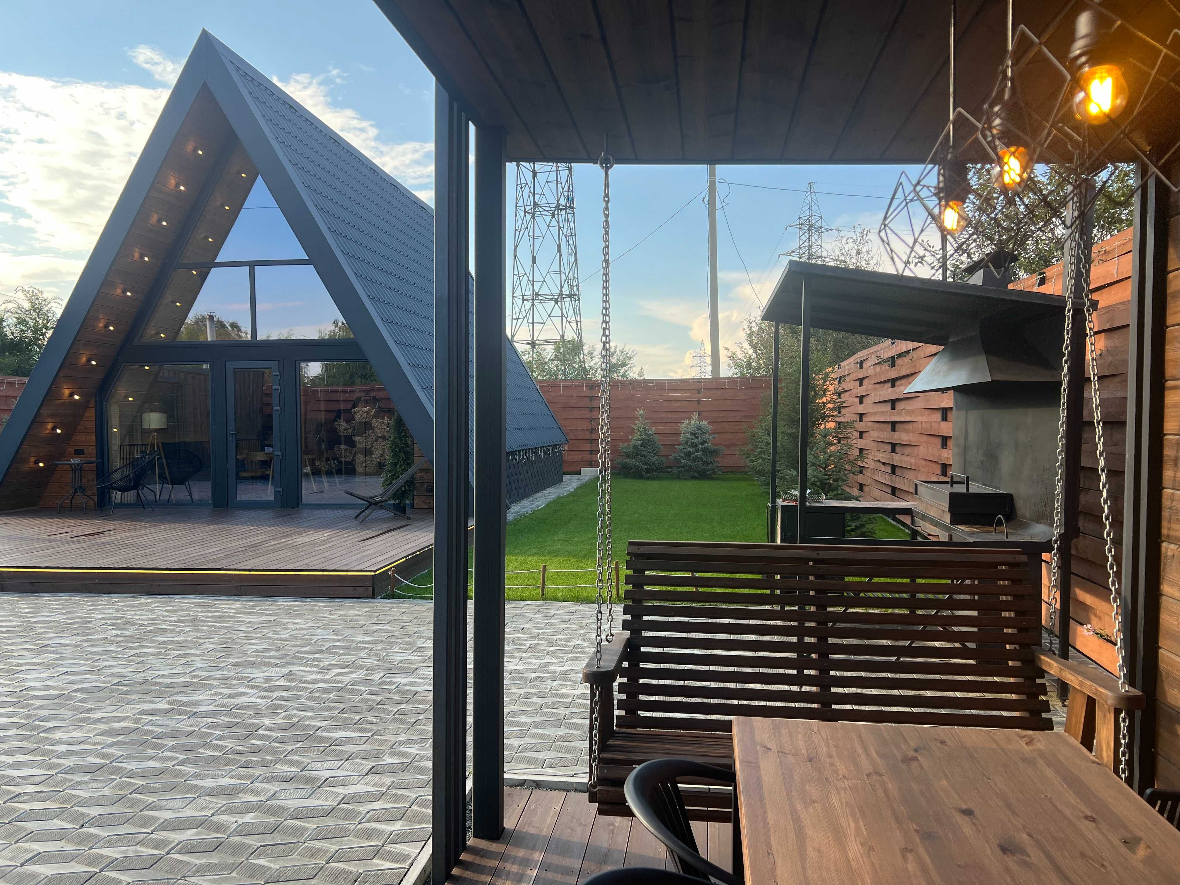 Дом в стиле A-frame (приватная територия)