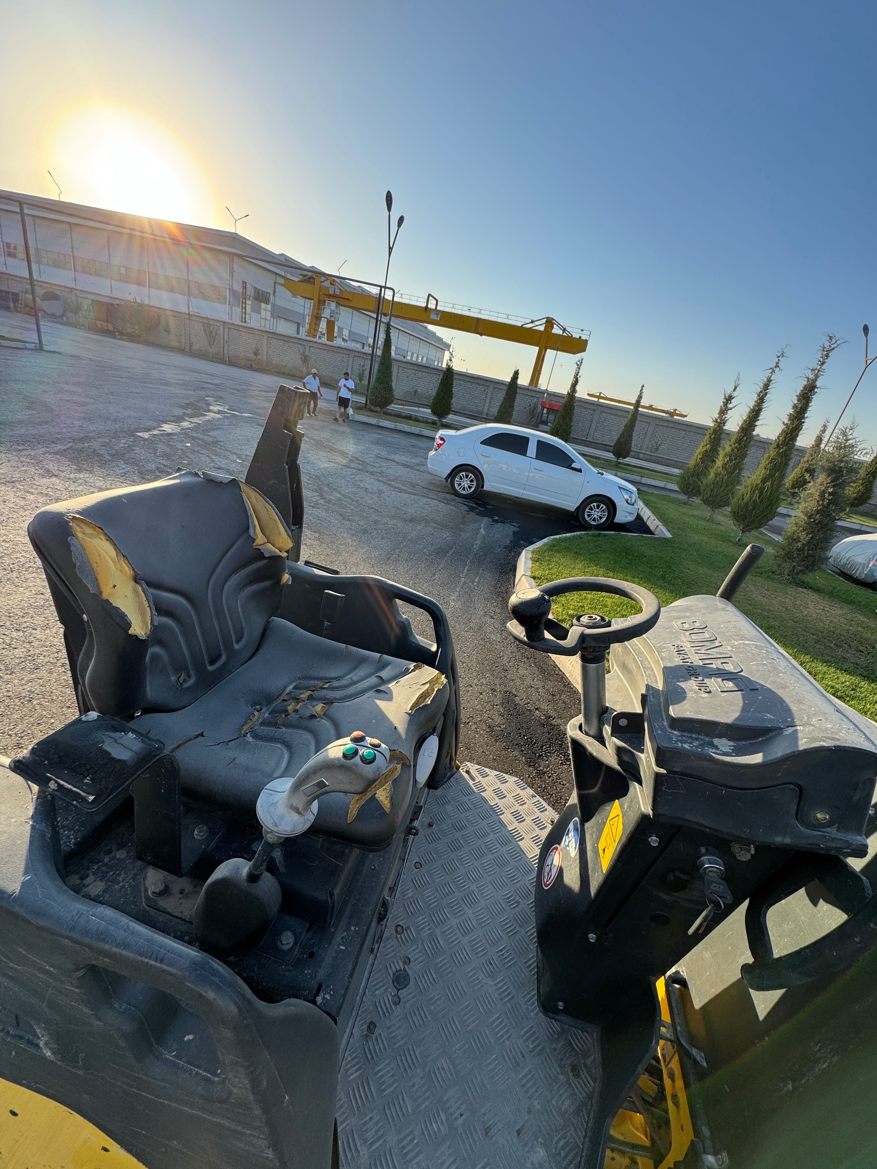 Каток Bomag BW 100 AD