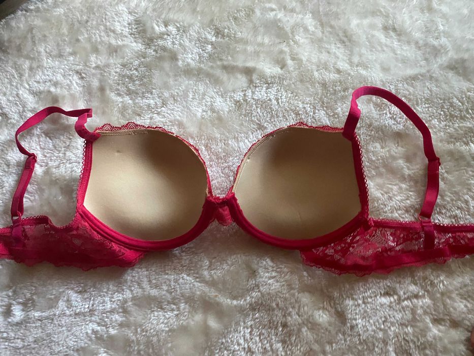 Sutien rosu corai cu dantela, 75C, nou