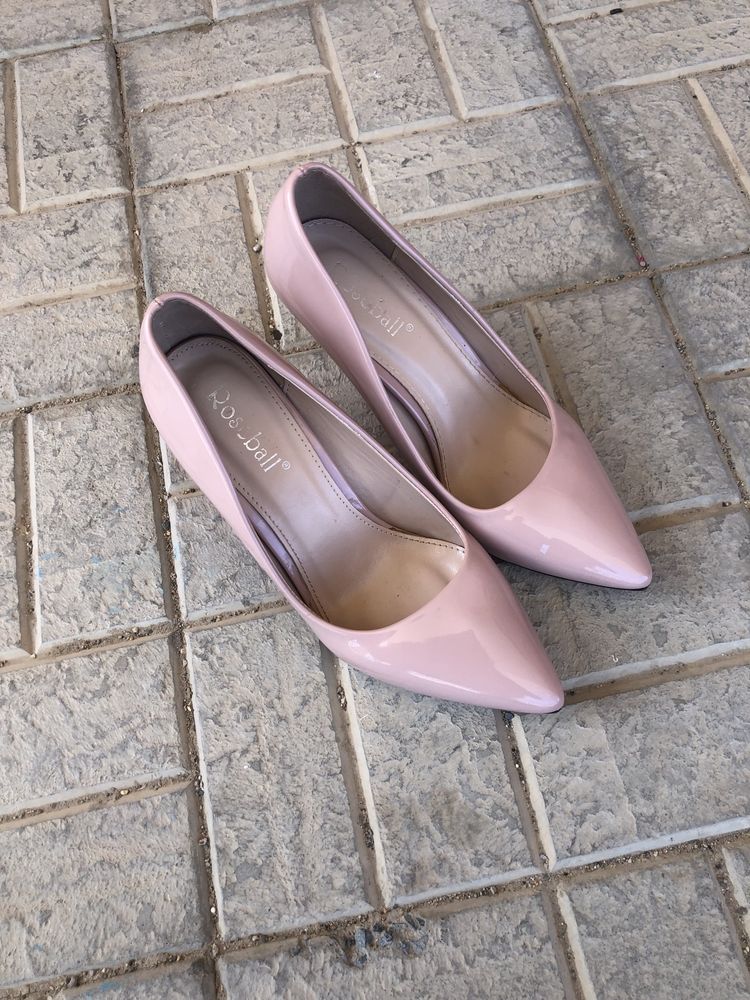 Нежно розовые туфли