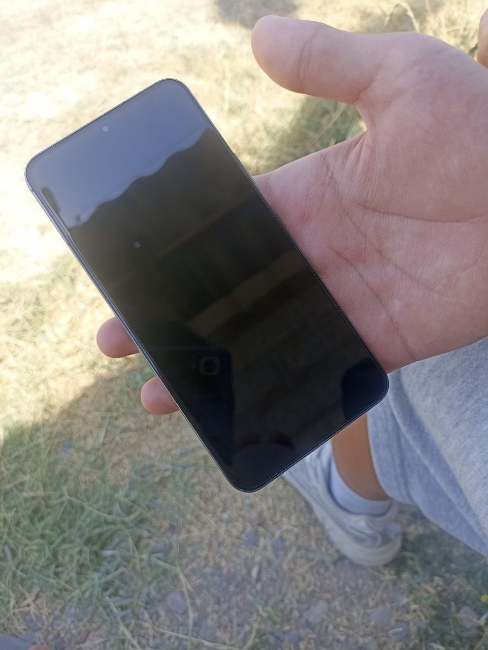 Samsung s22
256/8
kr dk yok
hamma narsasi oziniki
siniq joyi yoq 
narx