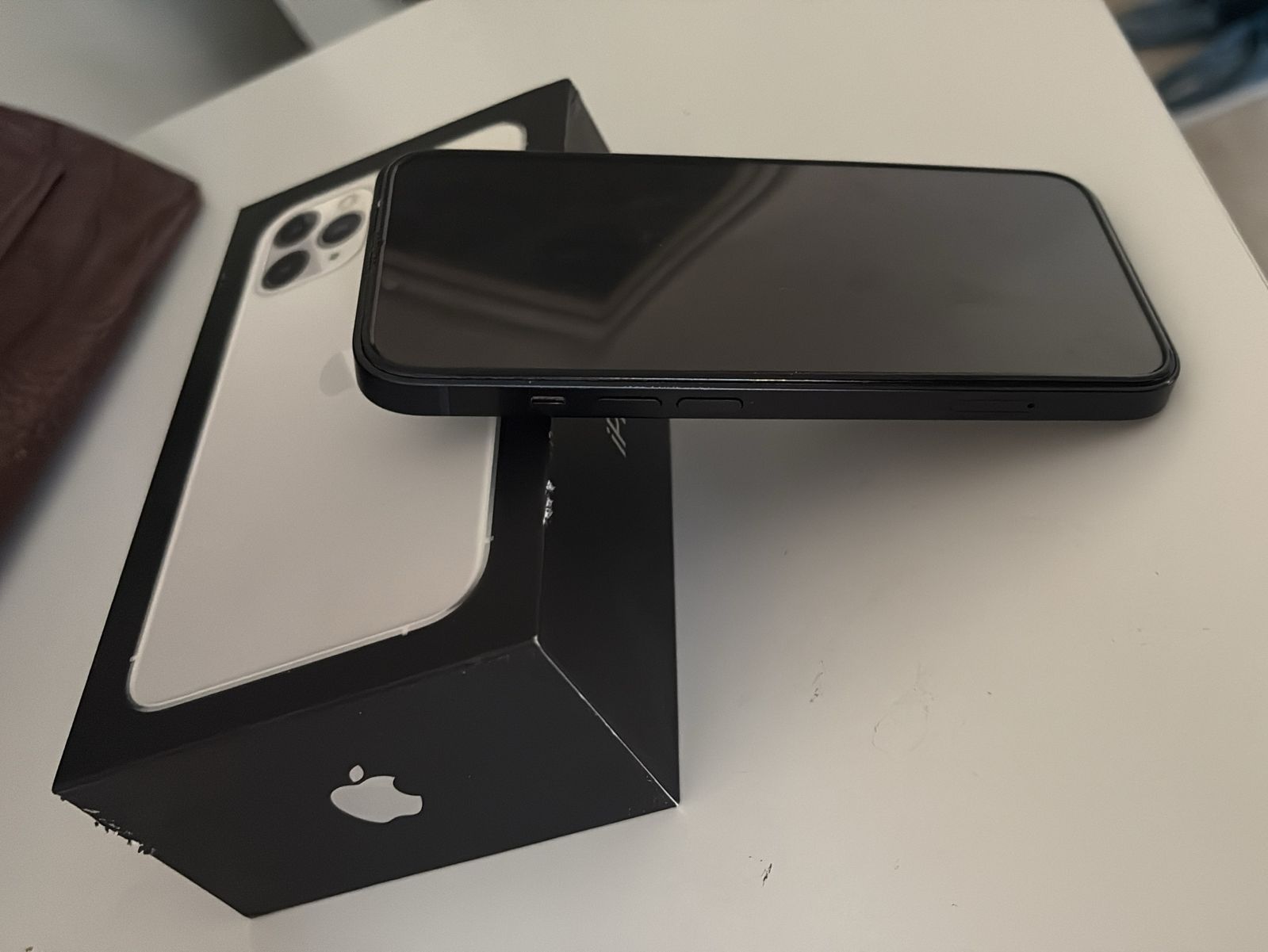 iPhone 13 в хорошем состоянии