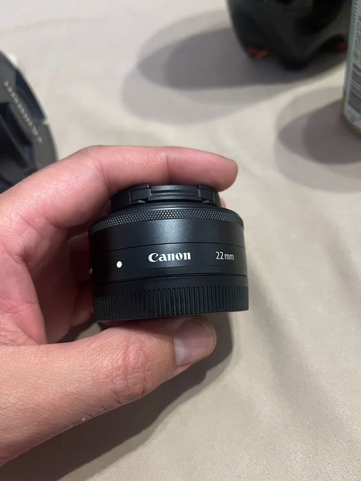 Canon m50 с обектив canon 22mm f2