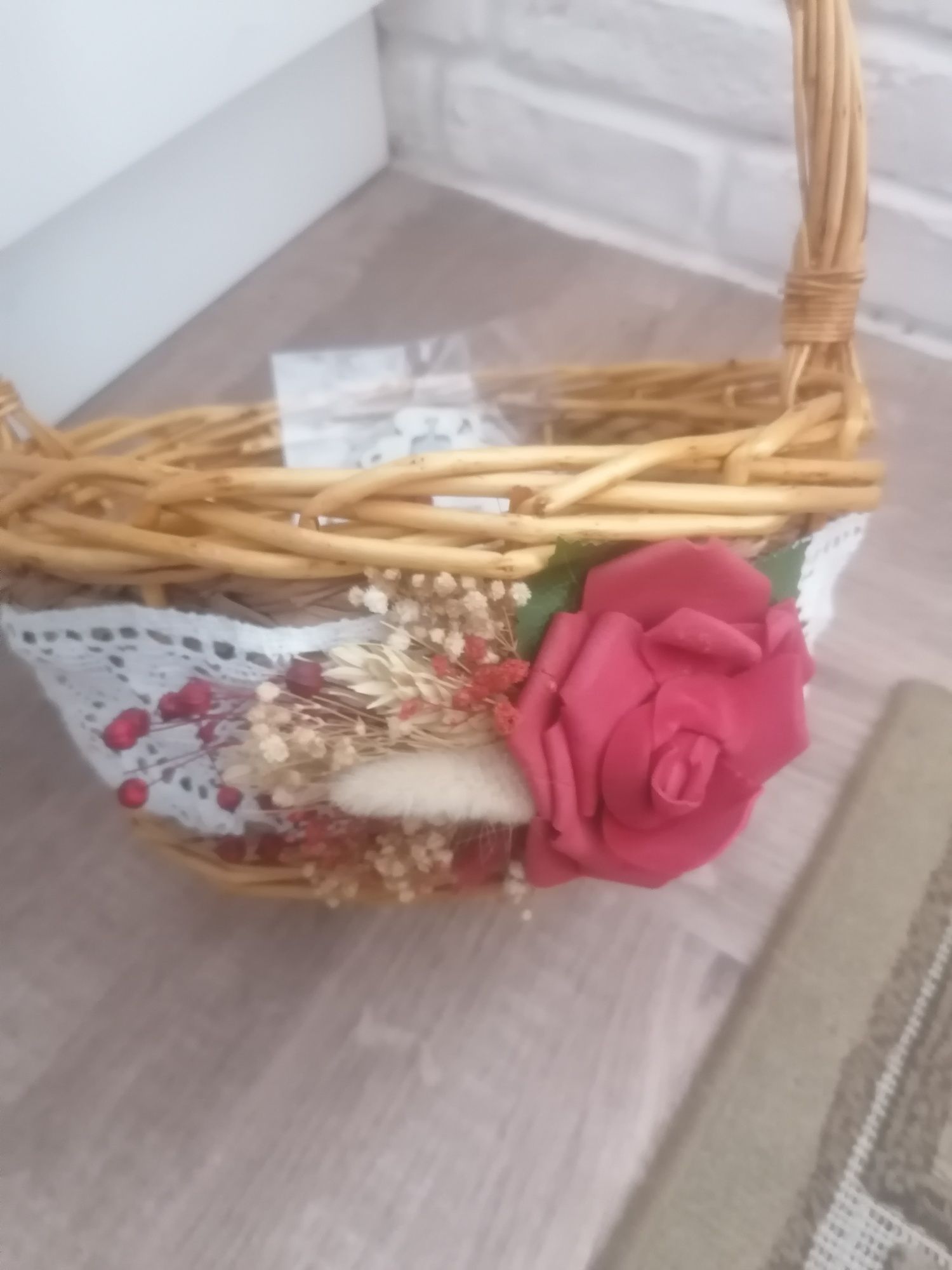 Кошница, дървена кутийка и топер украсени