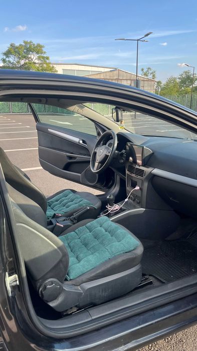 Opel Astra GTC 2 usi cu ecran android 4gb , card 64 gb