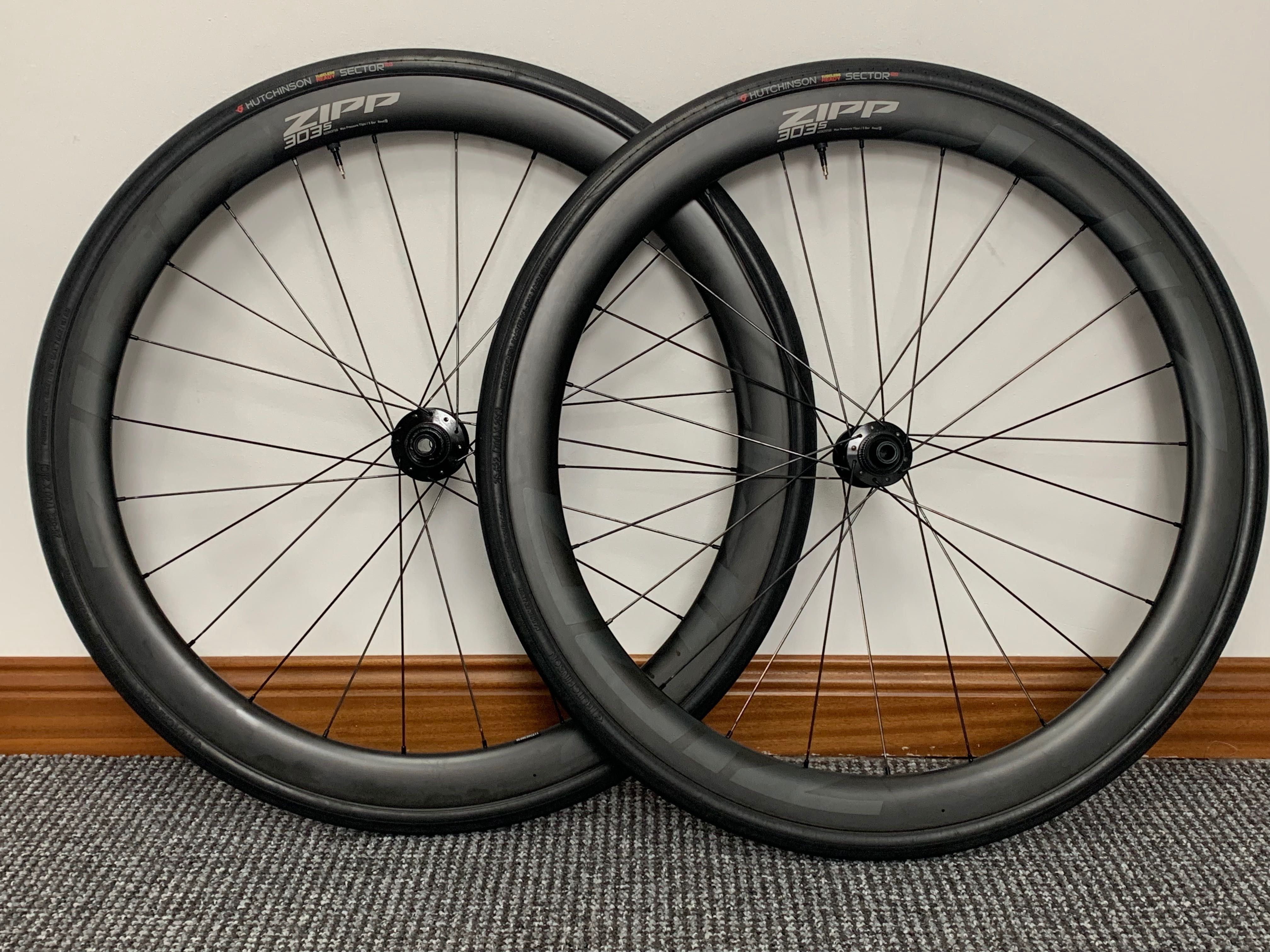 Roti carbon cursiera ZIPP 303s disc, centerlock thruaxle, ca noi 1490g