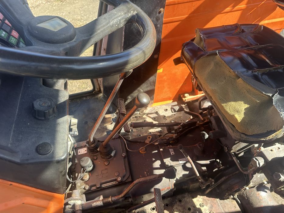 Tractor Universal 643 DTC