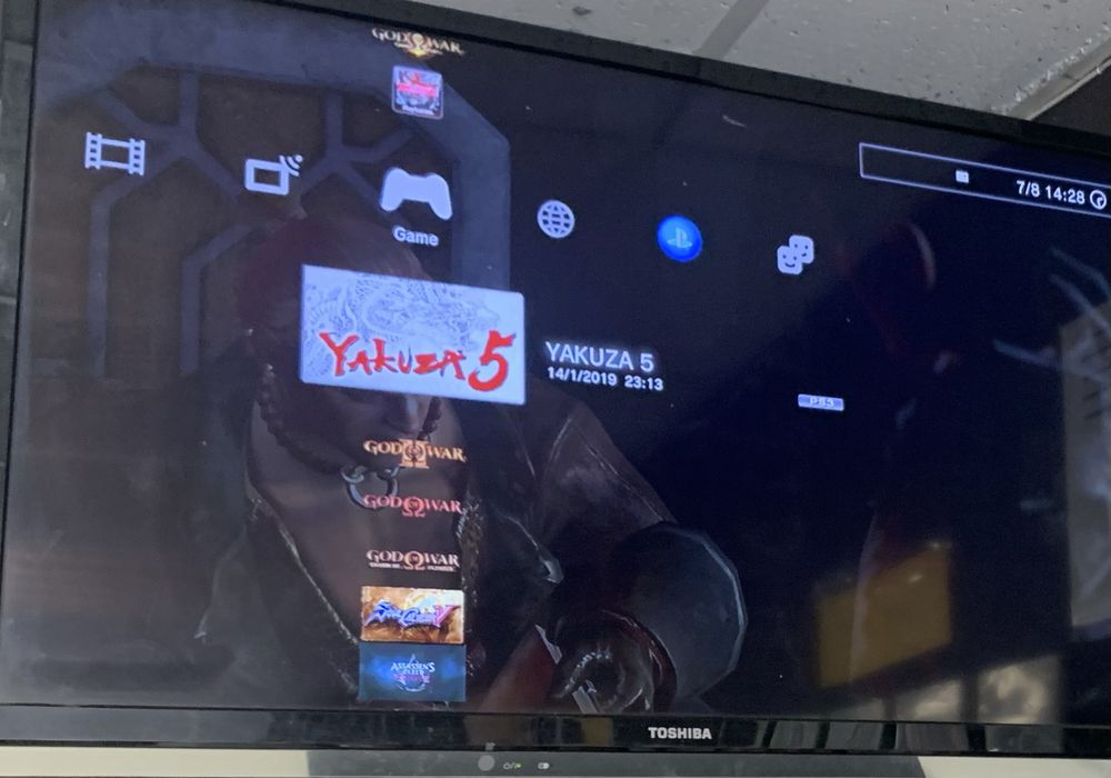 PS3, Playstation 3 super slim  500 GB + 15 игри на профил