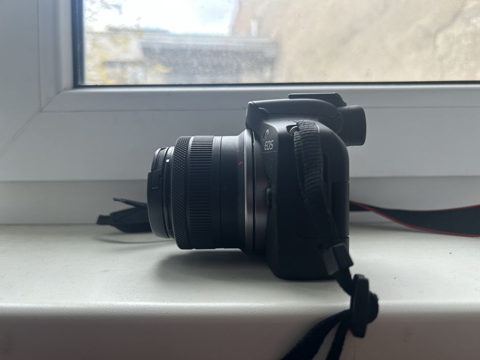 Canon EOS R50 Aparat Foto Mirrorless Kit cu obiectiv RF 18/45 mm