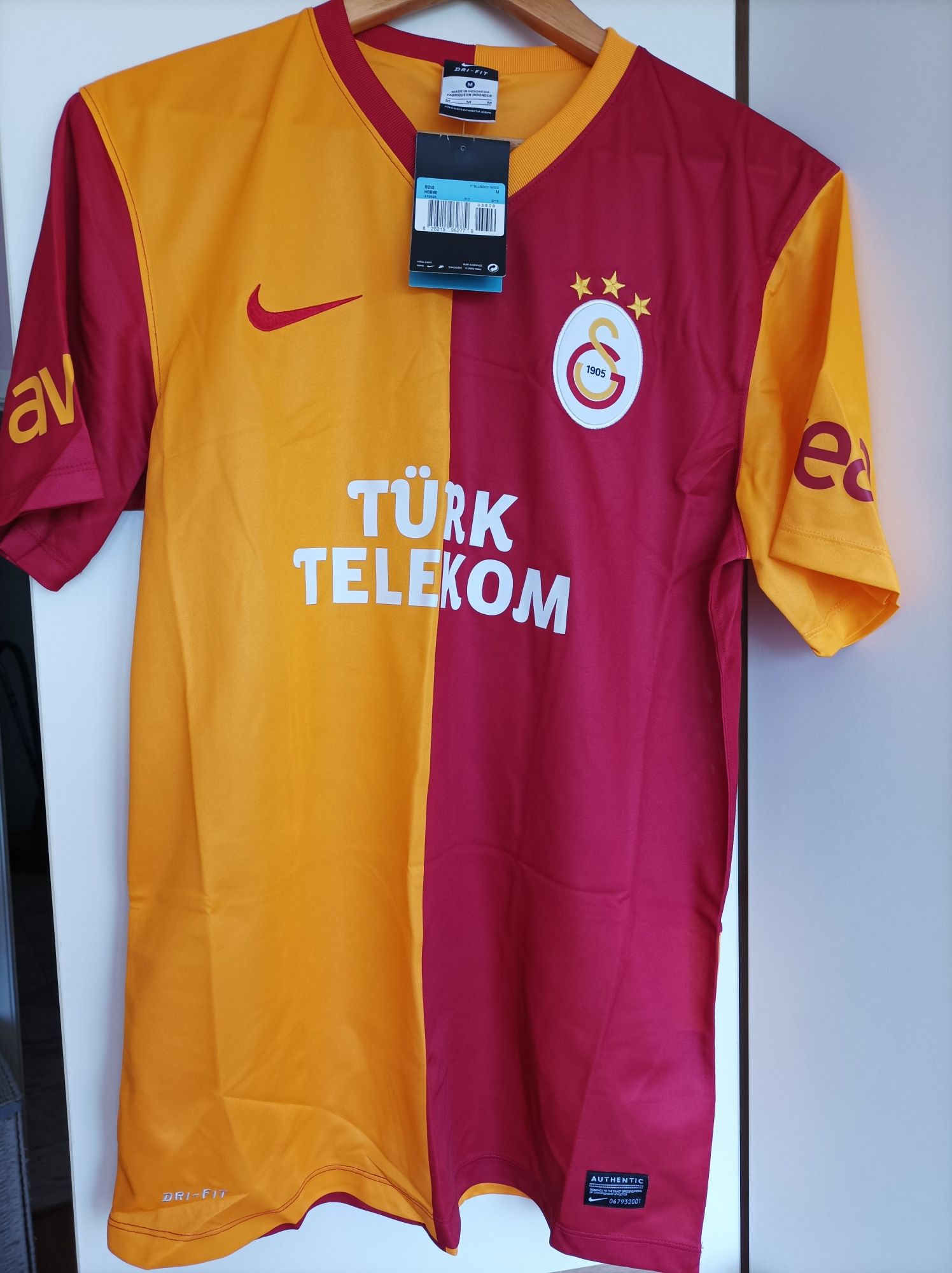 Нова с етикет Nike тениска на Galatasaray