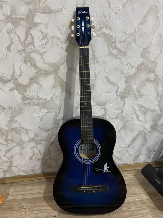 продам акустическую гитару Madina