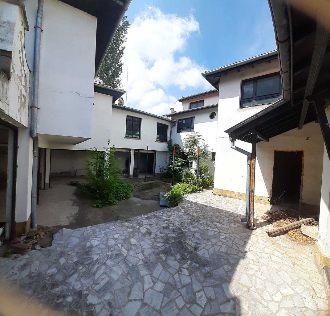 Продава се Хотел в Търговище, Център - 720 кв.м за 347 €/кв.м - Снимка #9