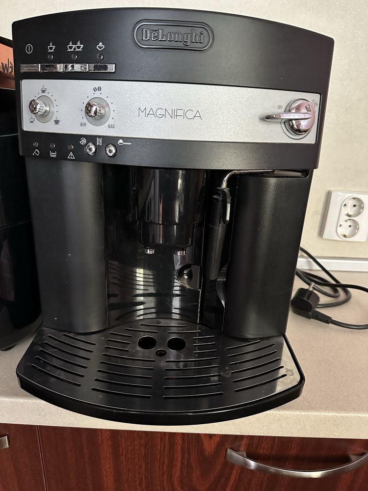 Кафеавтомат Delonghi Magnifica ESAM3000B