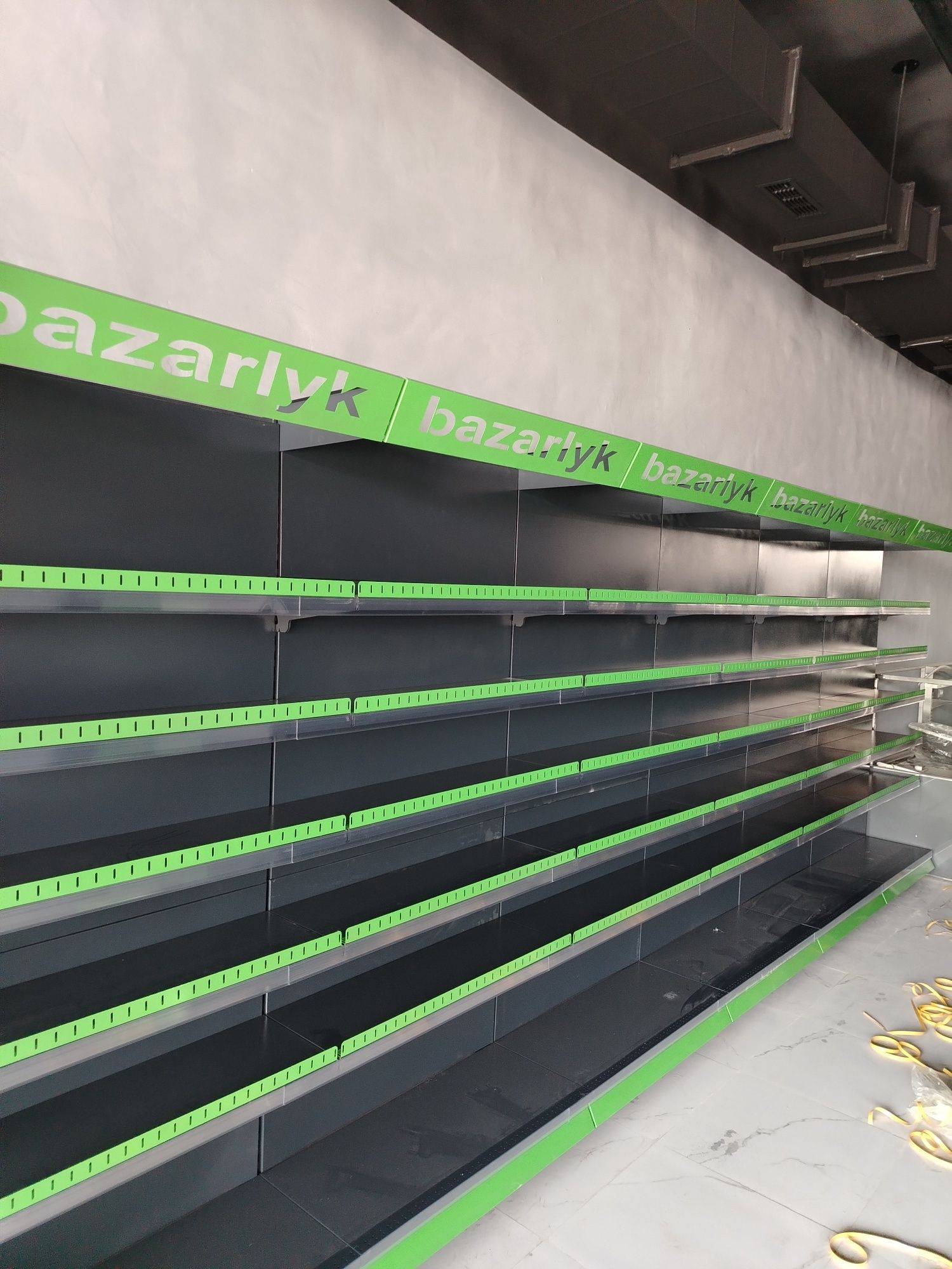 Polkalar magazin uchun (Rossiya)