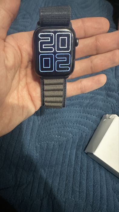Apple Watch SE 44mm черный