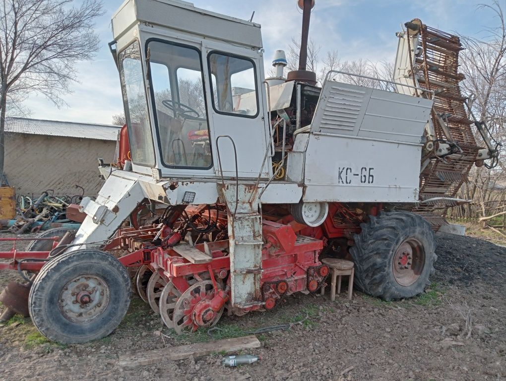 Свеклоуборочныи комбаин КС-6Б