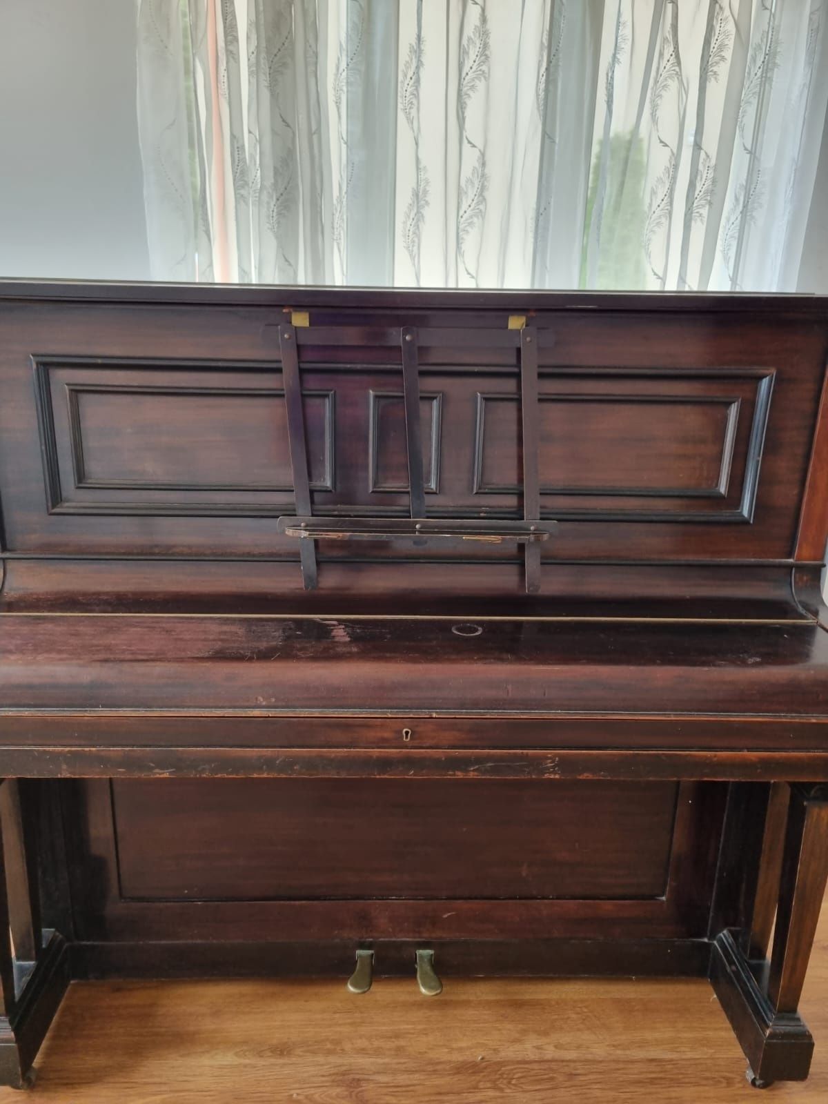 Pianina G. S. Bosworth 130, London Road LEIGESTER