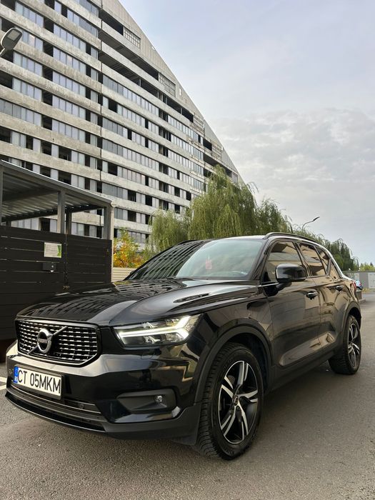 VOLVO XC40  R-design