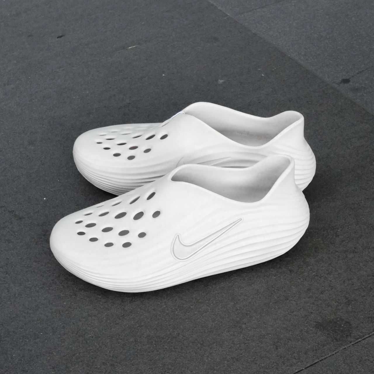 Nike Rejuven8 Slides (40-44)
