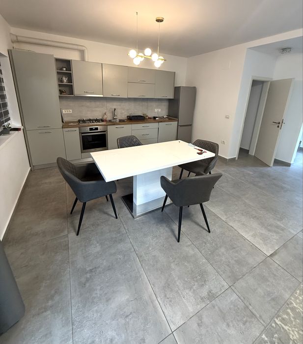 Inchiriez Casa tip triplex în Dumbravita