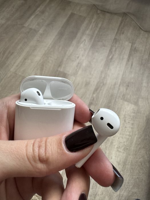 Airpods оригинал+кейс тоже оригинал