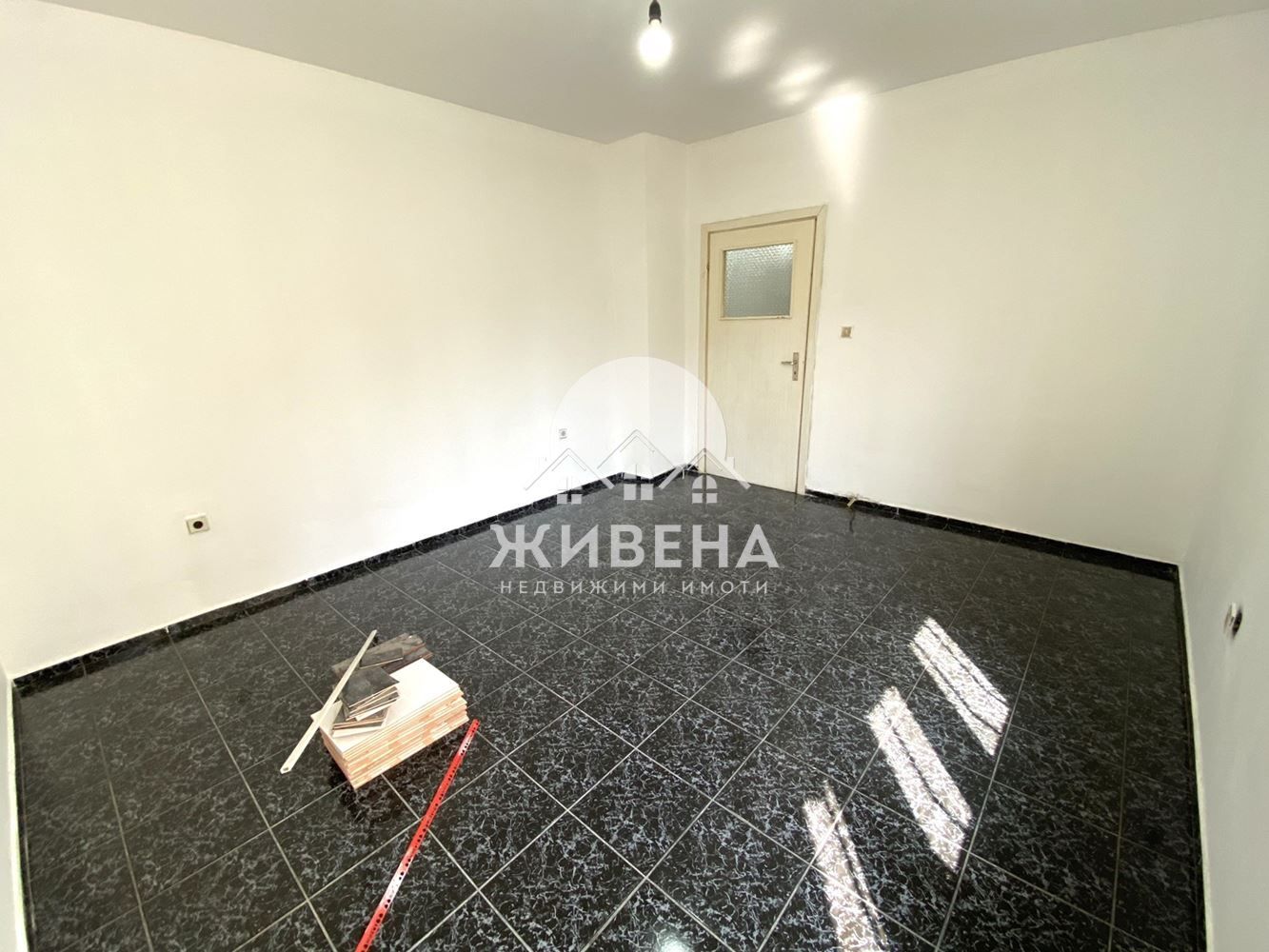 Продавам 4-стаен апартамент, кв. Възраждане 2, ЧЖП: 118 кв.м