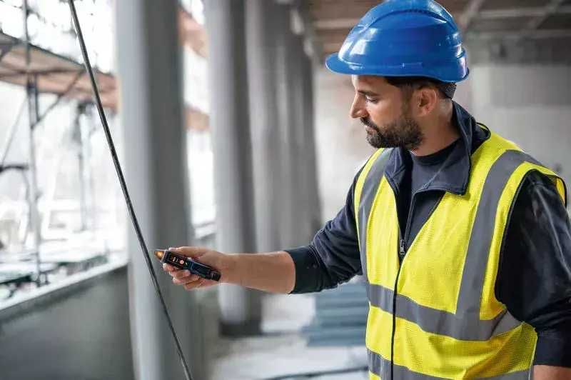 Безконтактен тестер за напрежение Professional GVD 1000-17 Bosch