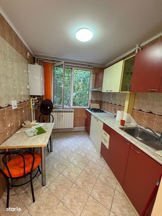 400 euro/luna, Inchiriere apartament 2 doua camere, etaj2 Centru