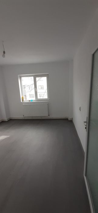 Vând apartament renovat