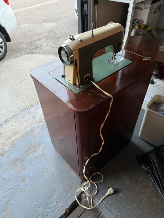 Mașină de cusut Ileana