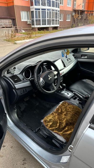 Машина Лансер  2011