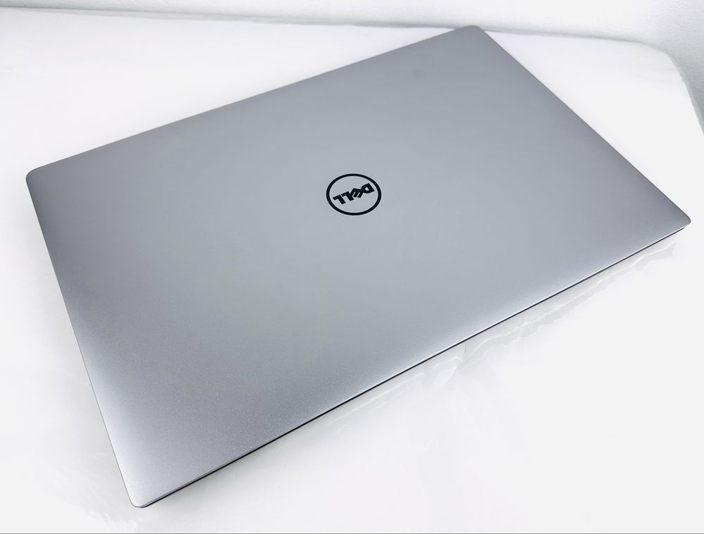 Dell Precision 5520 15.6" i7-7820HQ 32GB RAM 1TB SSD Перфектен!