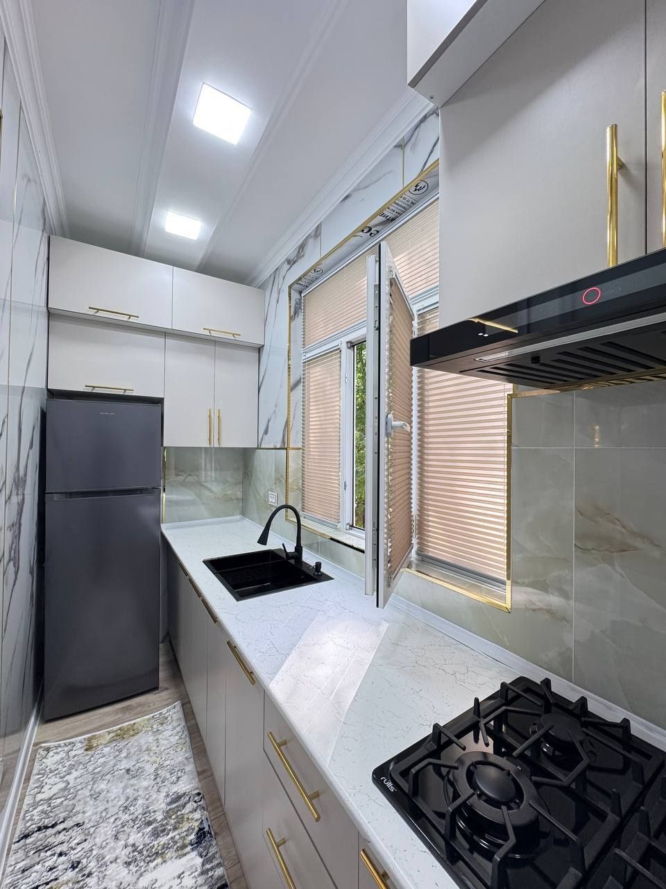 Продается квартира 
Чиланзар 8-квартал 
3*4/3/4. Переделн: 4
Квартира