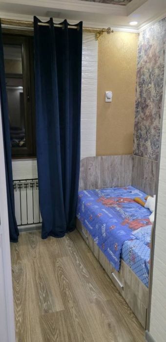 Срочно! Квартира на Яшнабад-Магнит 2/4/4 общ пл 53м ,балкон 2*6