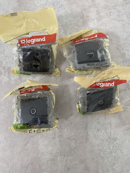Legrand розетки компьютерная и ТВ, рамки