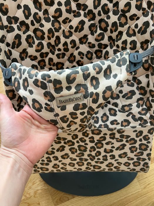 Babybjorn cu 2 jucării