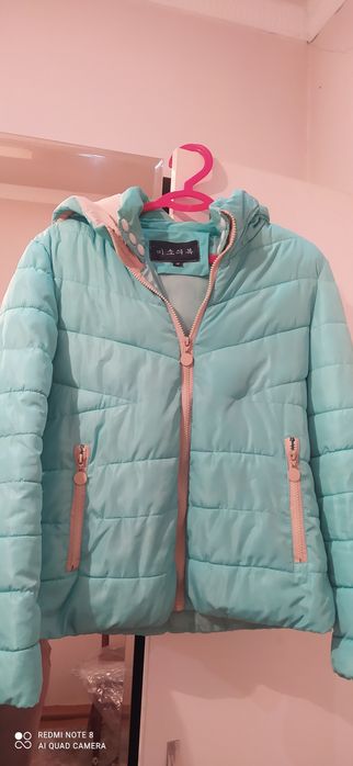 Продаю женскую куртку