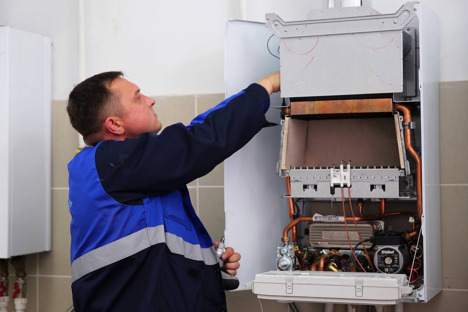 Ремонт установка Котлов  Чистка обслуживание газовых Котлов и КОЛОНОК.