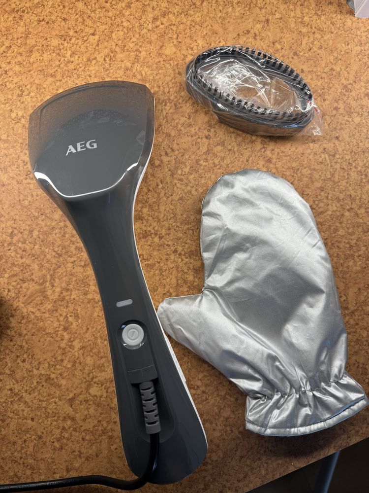 Уред за гладене с пара AEG
