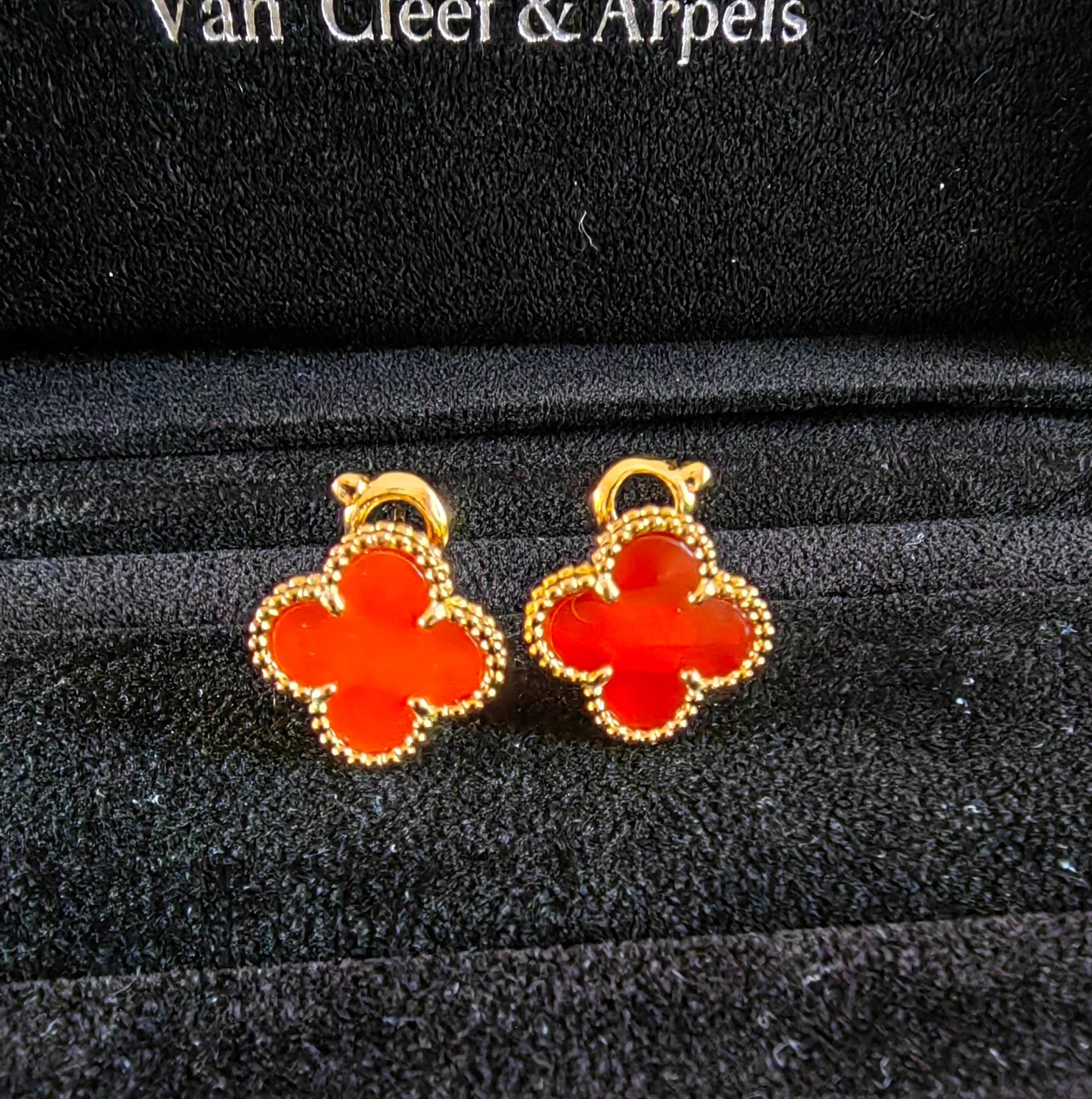 Златни обеци с тигрово око - Van Cleef & Arpels VCA Vintage Alhambra