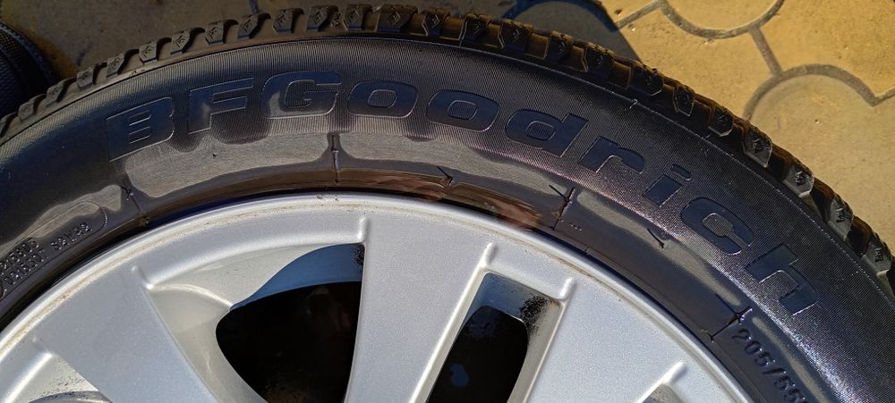 Roți complete de iarnă ptr BMW 5x120 în stare foarte bună pe 16