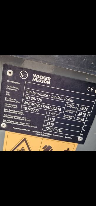 Inchiriez  cilindru compactor