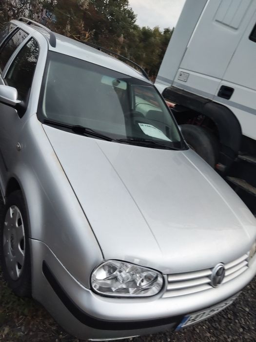 Vând golf 1 6 benzina și gpl an 2002