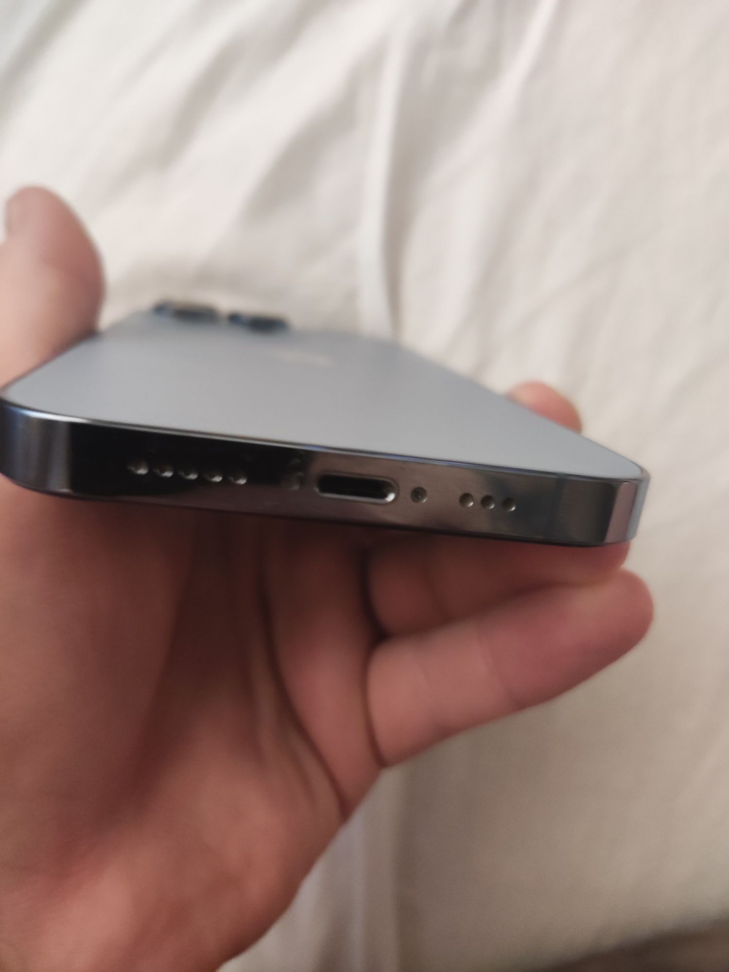 Продавам iphone 13pro